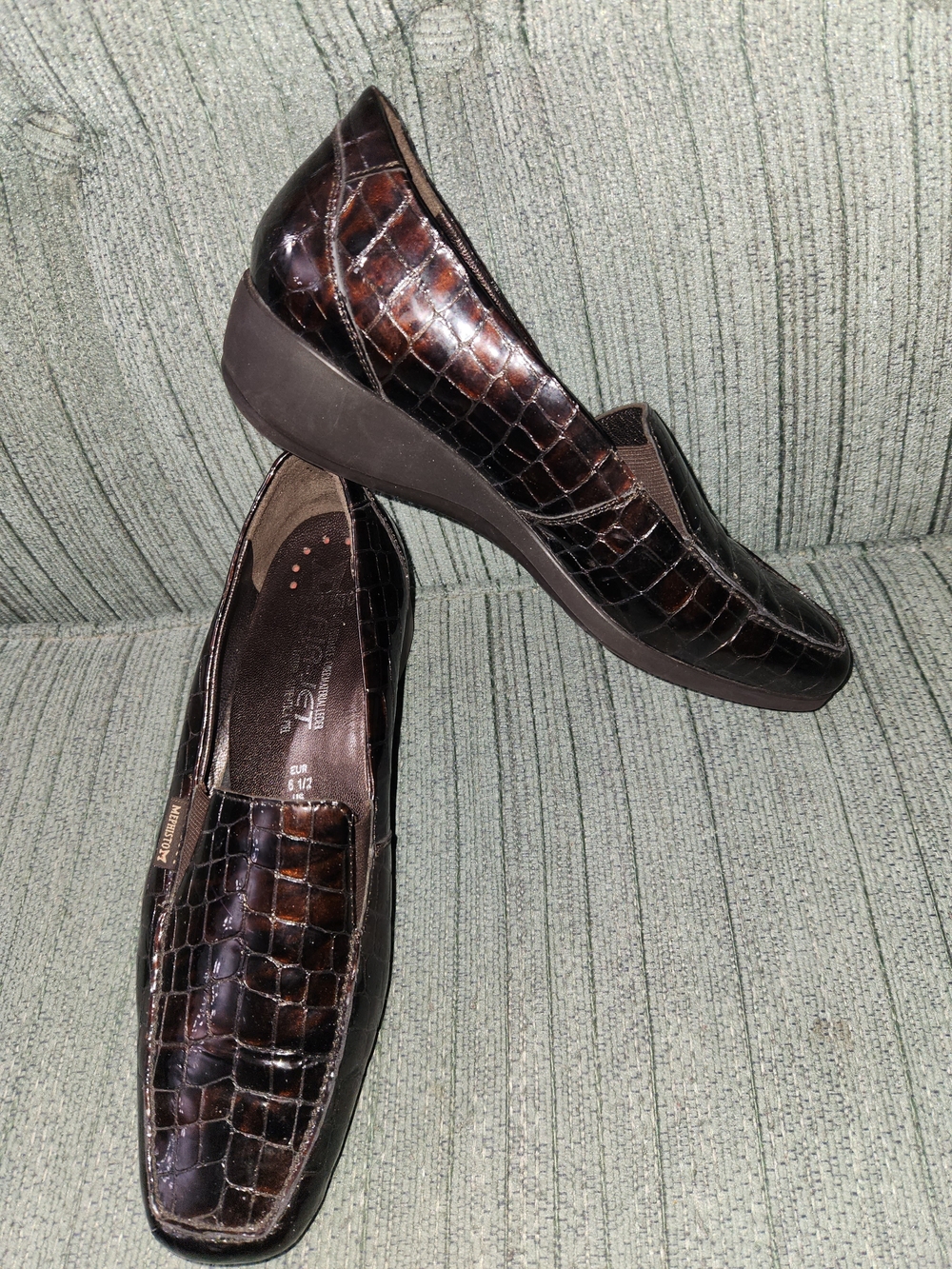 🍉Mephisto Women's Croc-Embossed Loafers in Dark Brown